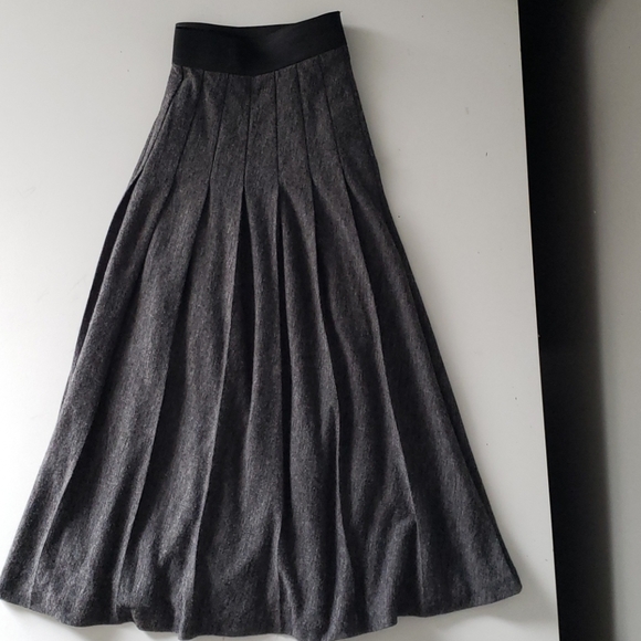 LOFT Dresses & Skirts - NWT LOFT pleated skirt